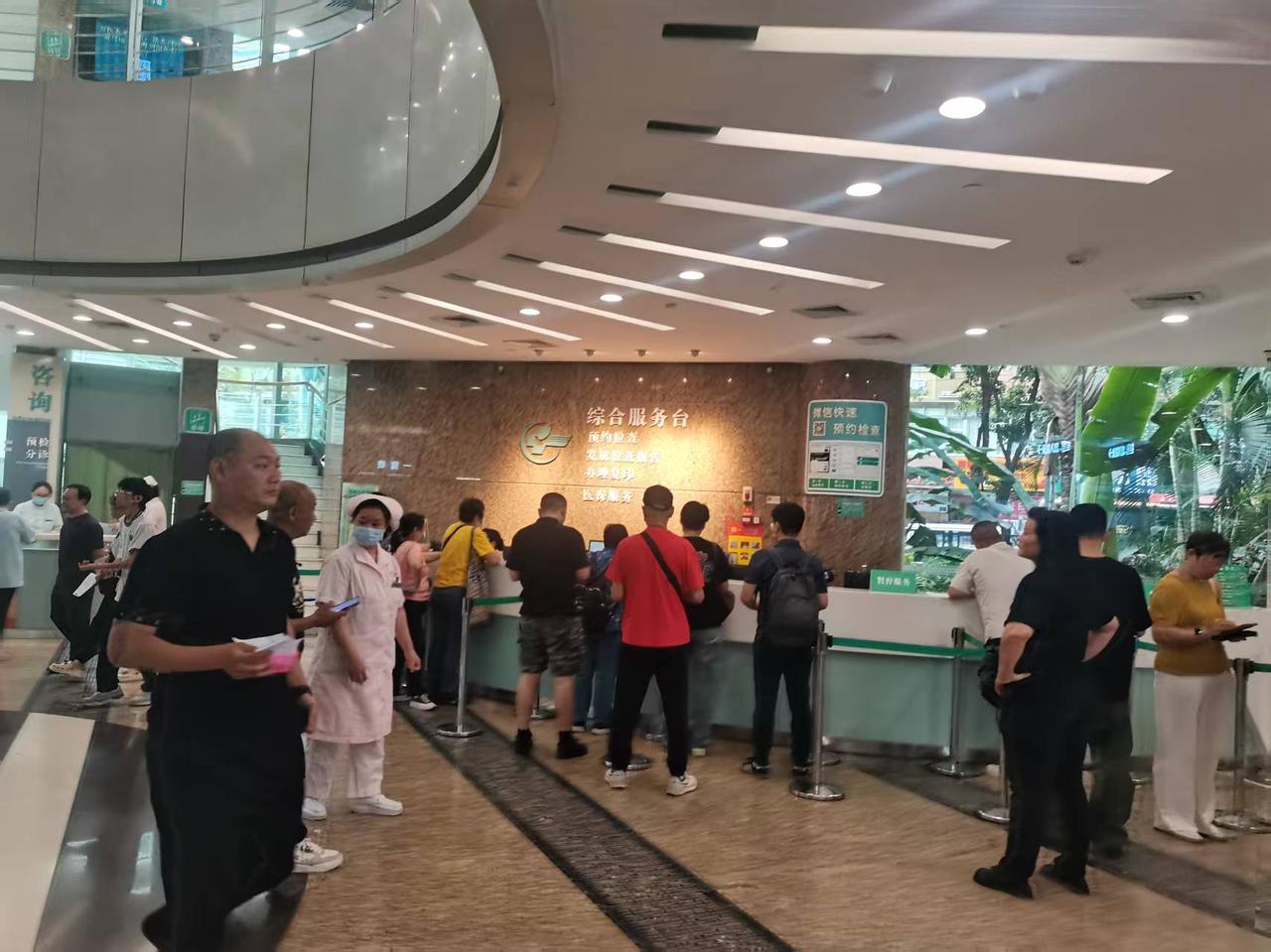 今天去省中医院看病，好家伙，怎么突然之间，广州医院的挂号费涨价了呢？无论是西医和