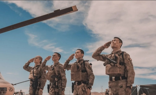2017年，林超贤筹资5亿开拍《红海行动》，找到黄晓明出演主角，黄晓明却说：“B
