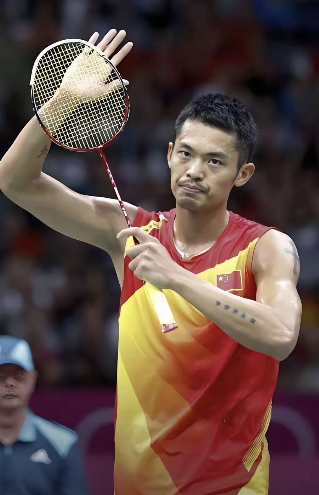 张军被查了，林丹在开馆，体育圈的转身真不容易。这事不是谁聪明谁糊涂，而是路太窄