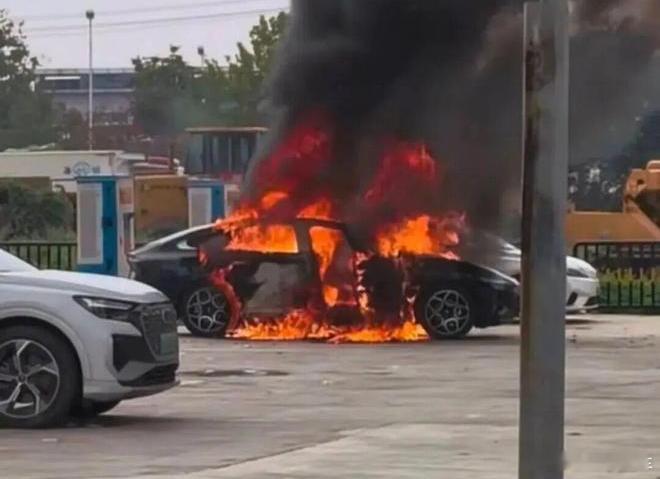 新能源车全年起火550起，火灾率0.00172%，只是燃油车零头？有人说新能源火