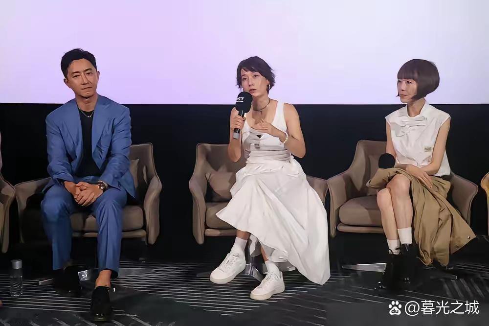 被马伊琍这一身打扮弄得无言以对，这造型给人的感觉既显老又装嫩，完全没展现出马伊琍