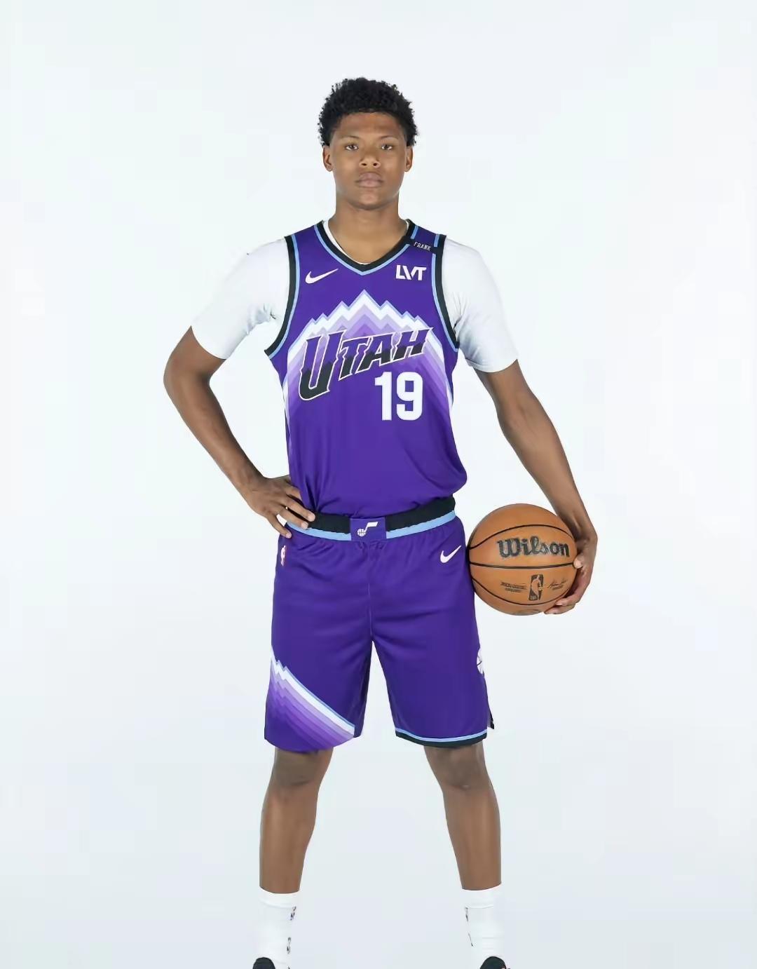 爵士新秀贝利的潜力依旧是本届最好之一！七八场球过后，今年前五顺位就属贝利的表