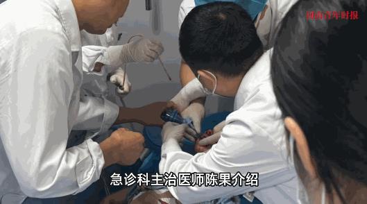“福大命大！”6月19日，重庆，一位奶奶以为2岁的孙子已经睡着，于是便下楼拿快递
