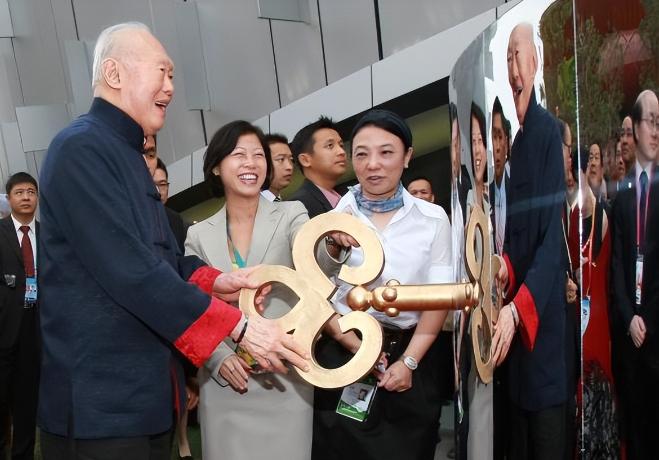 李光耀晚年直言：新加坡虽然是华人国家，但它不会“回归中国”李光耀晚年说的那句