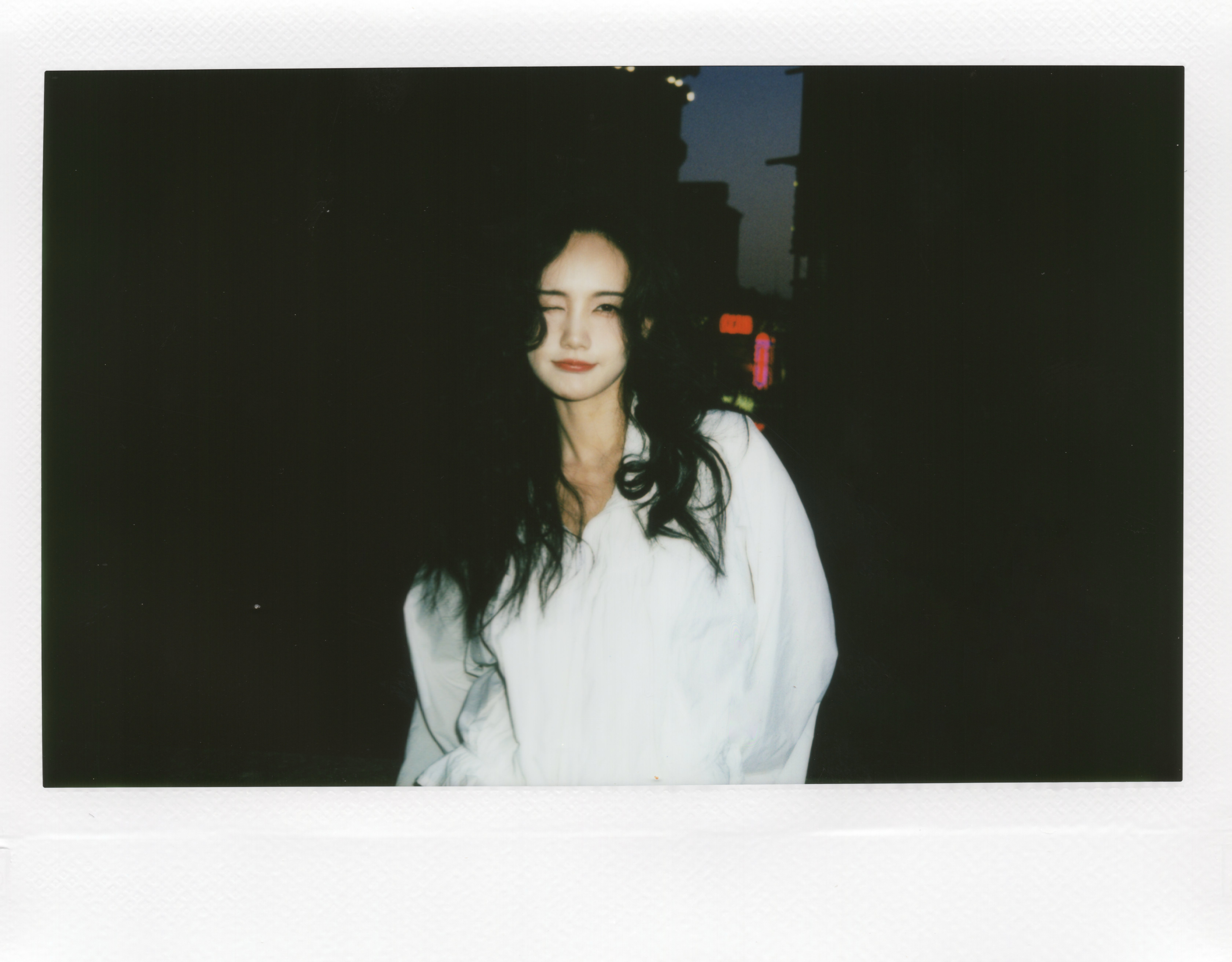 短发李一桐芭比娃娃李一桐在复制粘贴的时代，你是手写的诗