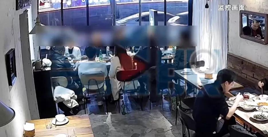 这年头，吃霸王餐都这么理直气壮，警察都管不了我他妈真是活久见了！开餐馆快8