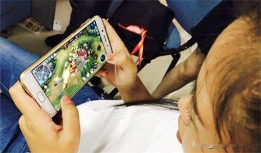 两会提议：游戏凌晨1-5点强制关服，防沉迷延至22岁，家长都表示支持。2026