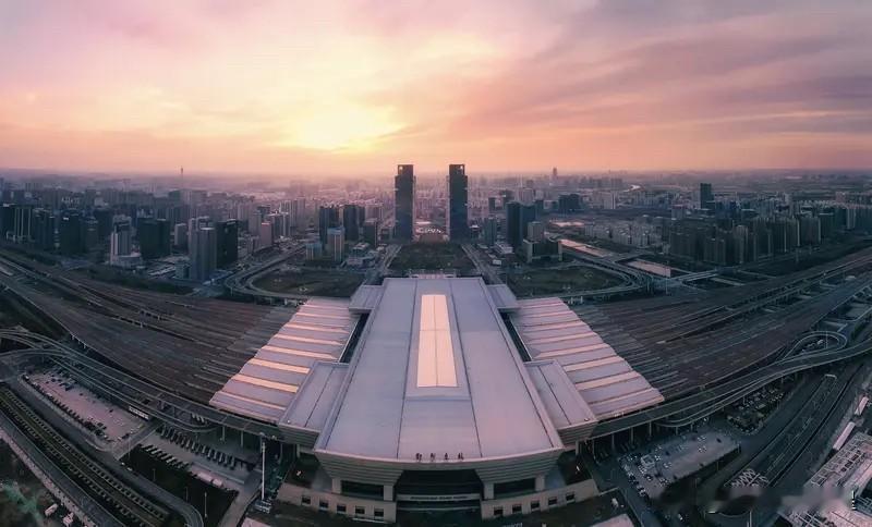 郑州东站西广场要“洗把脸”了！砸1.85亿改造，网红打卡地即将重生！曾被胖东