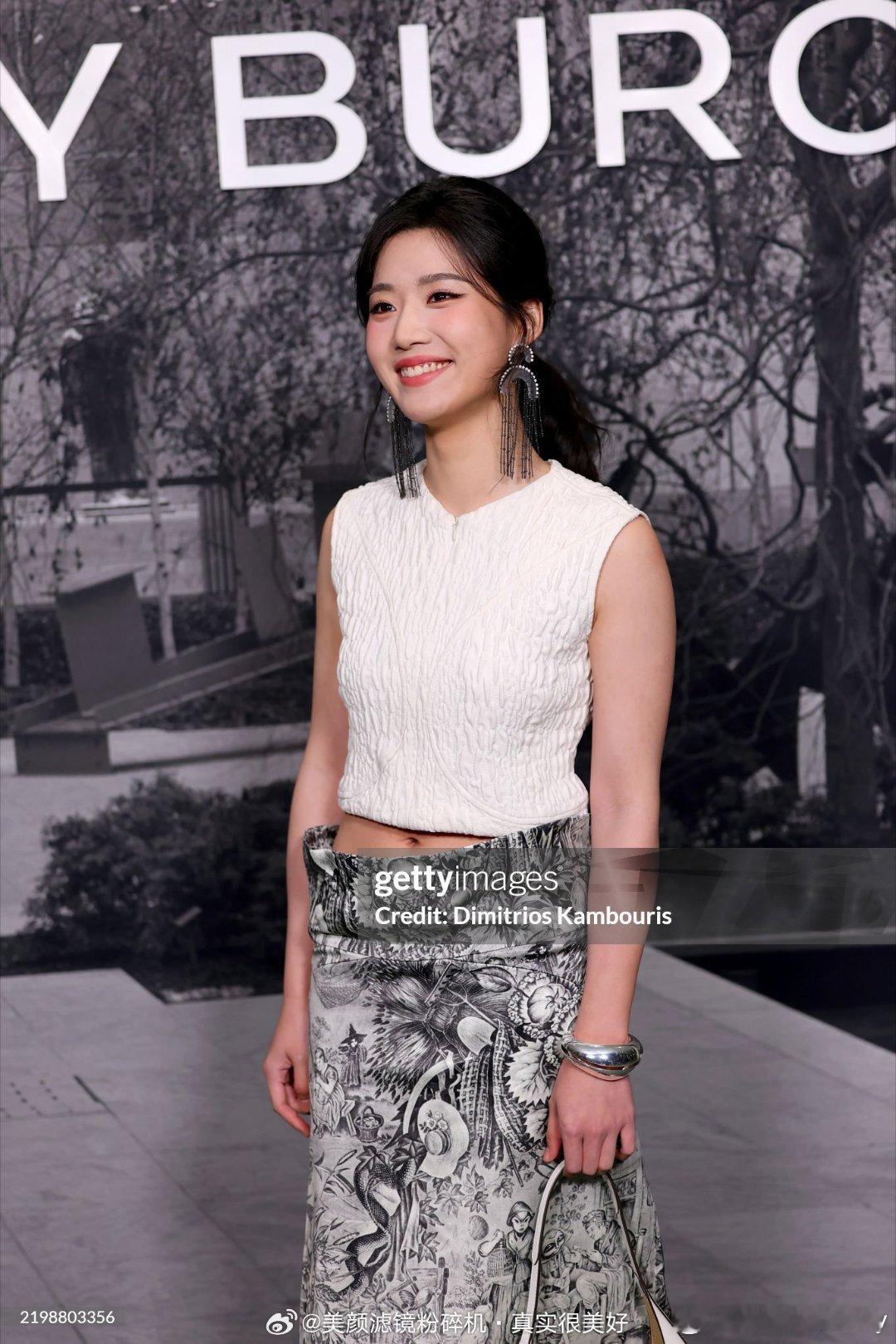 t，美颜滤镜官方生图对比，虞书欣虞书欣卢昱晓卢昱晓谁的生图状态最符合你审美