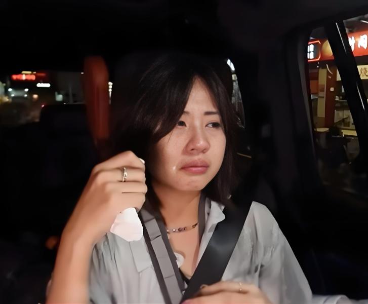 中天小姐姐委屈哭了！中天小姐姐在北京落泪了不是因为身体不舒服，而是认知