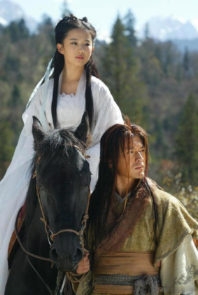 当年看剧的时候，怎么没发现，小龙女头上，竟然带着蝴蝶结​​​