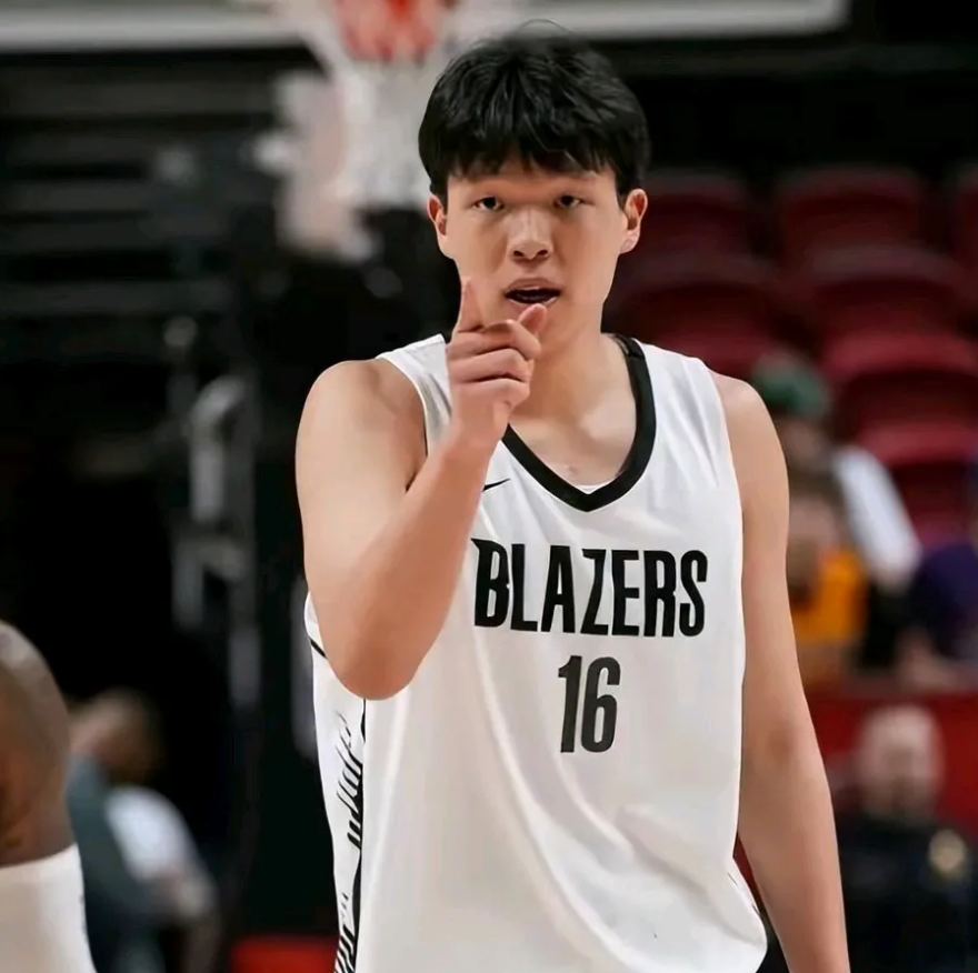 刚刚传来好消息，杨瀚森将退出美国NBA夏联比赛，准备回国了。从中得出以下结论：