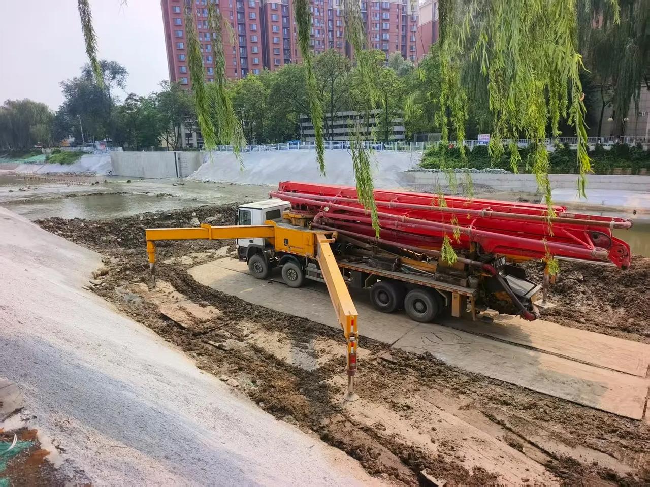 施工员小王也是多事，自认为自己脑瓜很好但是却在监理单位那里碰到钉子，拿了隐患整改