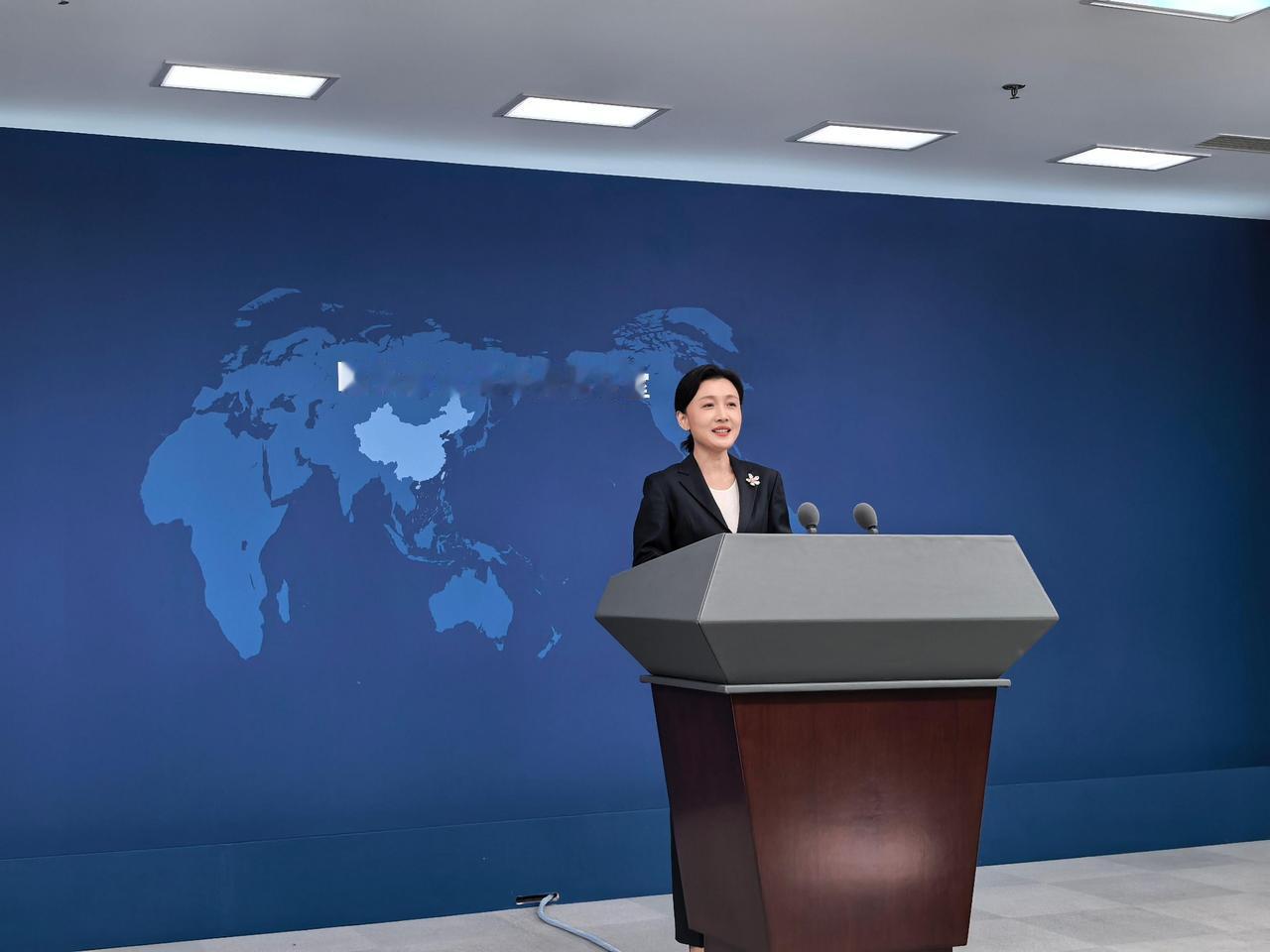 国台办的人事变动，就是战略信号。张晗的首次亮相，不是一次“形象公关”，而是一次“