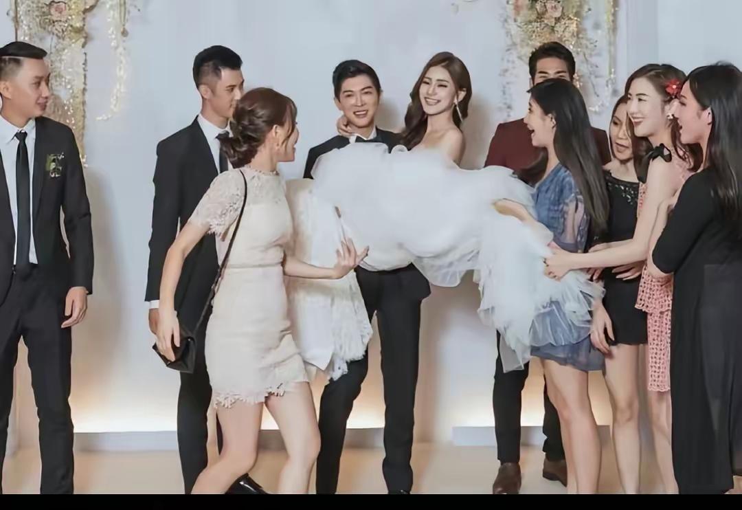 马筱梅与前夫曾是一对恩爱夫妻，两人外貌登对，合影甜蜜，但婚姻从2018年持续至2