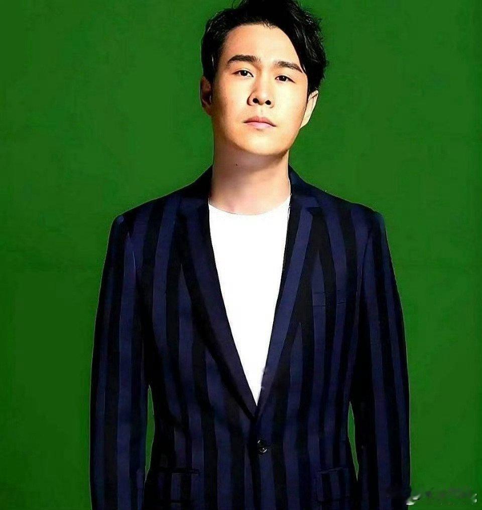 2009年，小沈阳凭《不差钱》一夜爆红，传闻年入2.6亿，赵本山按“老规矩”