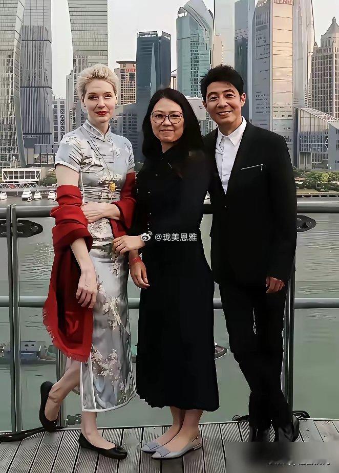 看了撒贝宁老婆近照，才懂什么叫花期太短早年的李白美的像洋娃娃​​​