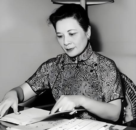 2003年，宋美龄106岁去世，贴身厨子回家后不久自尽，事后妻子含泪透露缘由：无