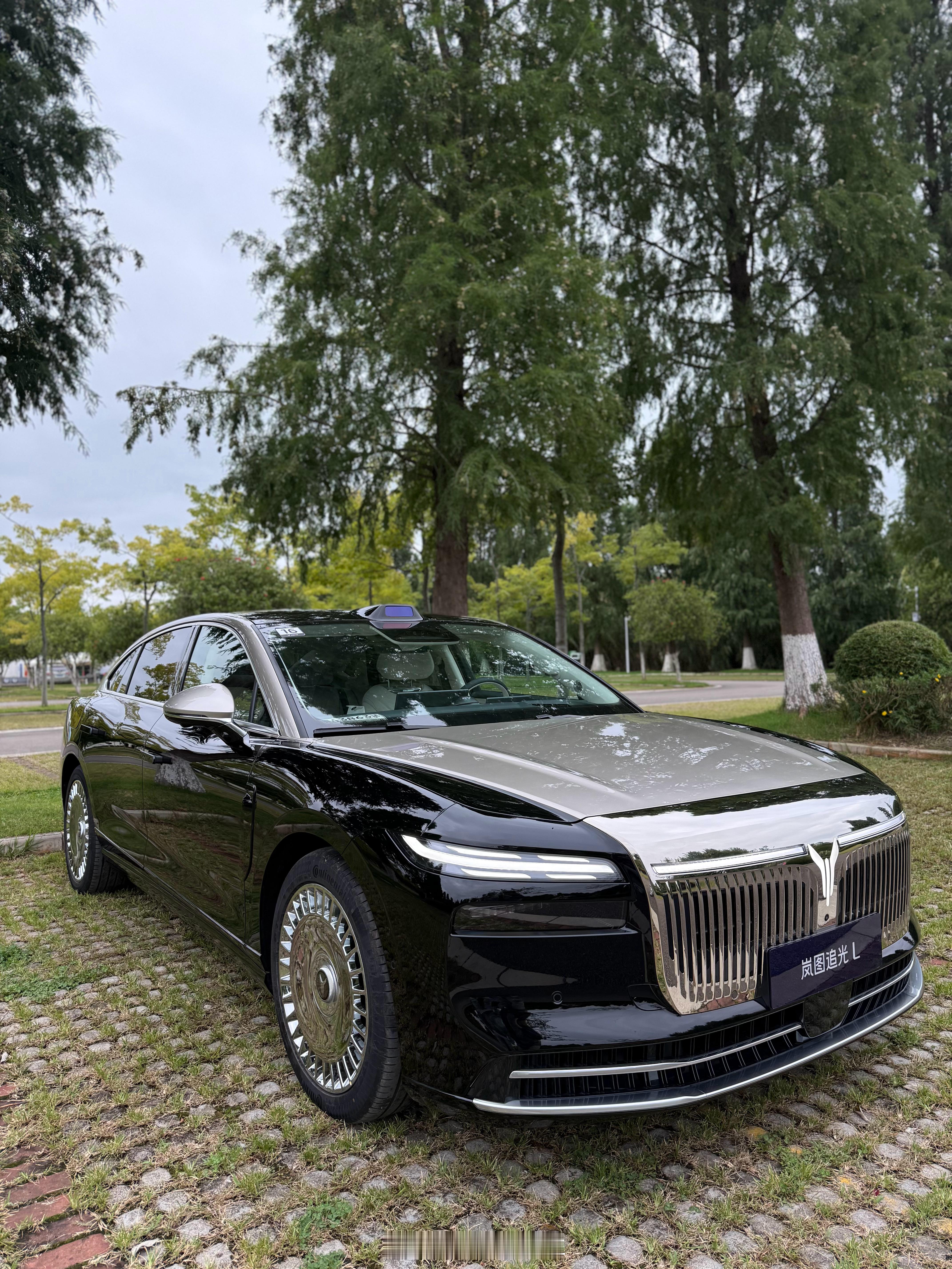 兄弟们，这车眼熟嘛​​​