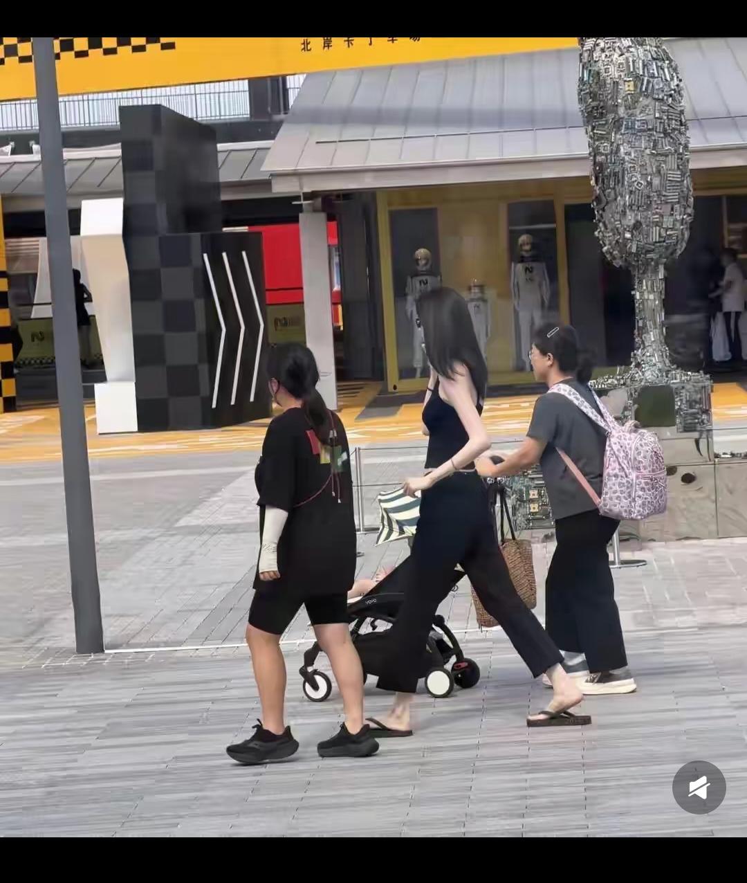有钱就是好，生完小孩不用自己带，生完孩子就赶紧减肥回归原来的自己！怪不得有钱人