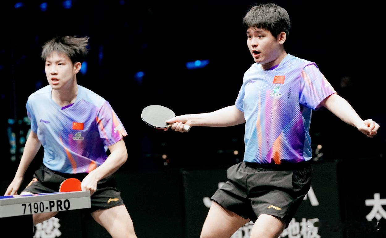 林诗栋/黄友政凭什么3:1逆转日本小将？林诗栋看似冒高球，其实加了转，日