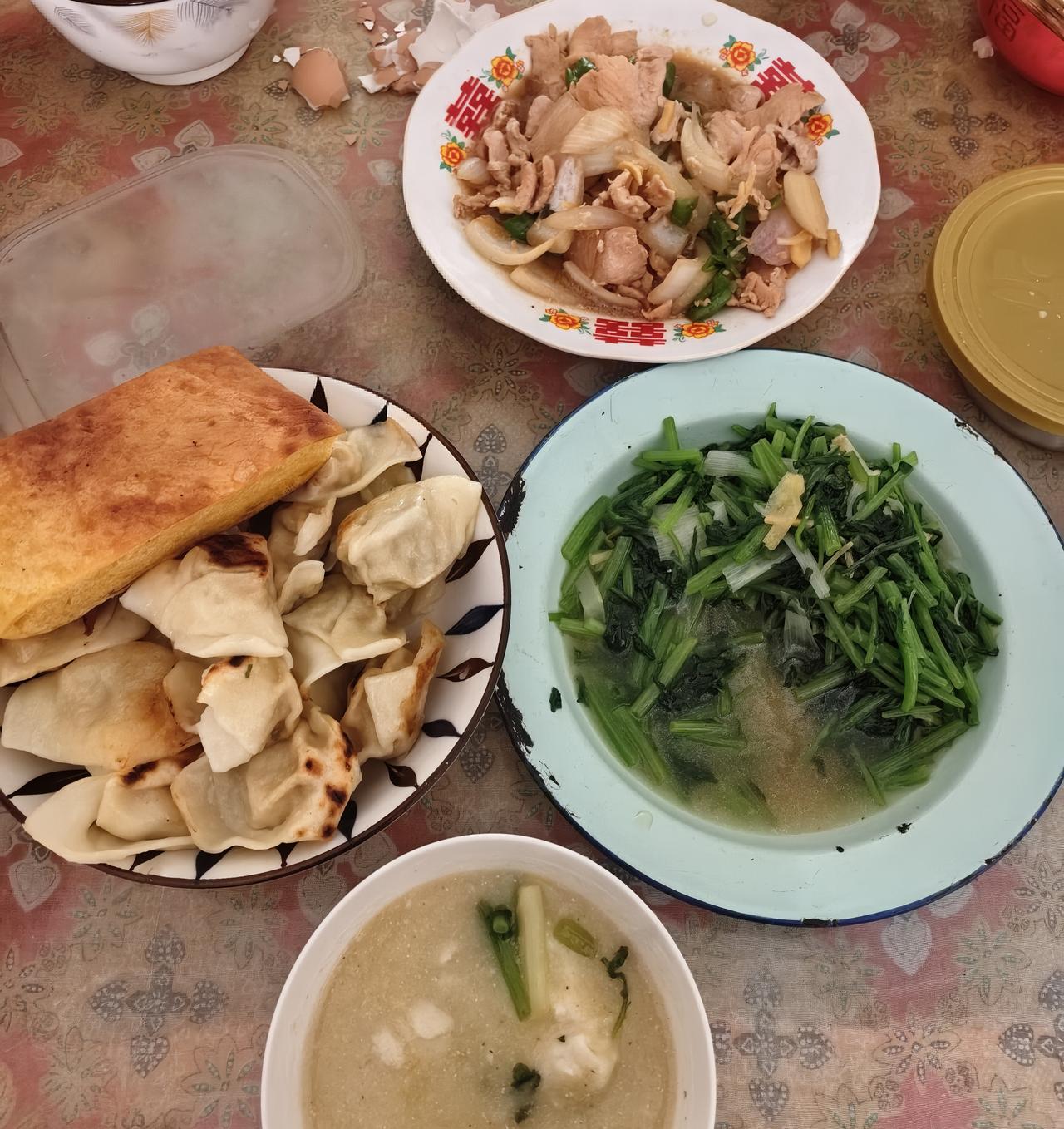 苏北家常菜，老妈做的4人早餐。简单朴素，营养均衡。