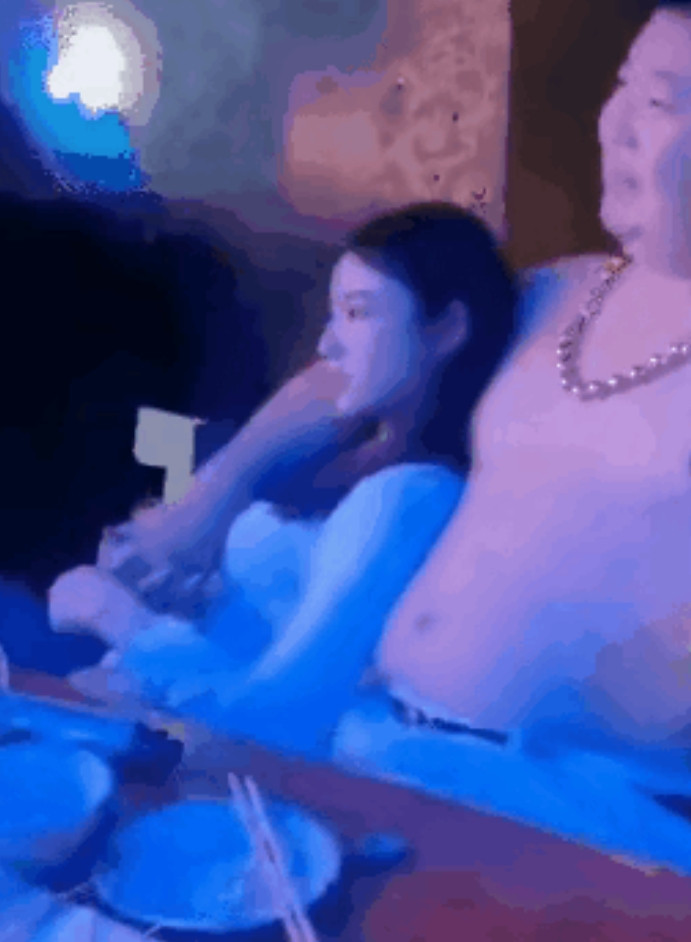 不怪大叔一脸幸福，换谁谁不是。[大笑][大笑][大笑]