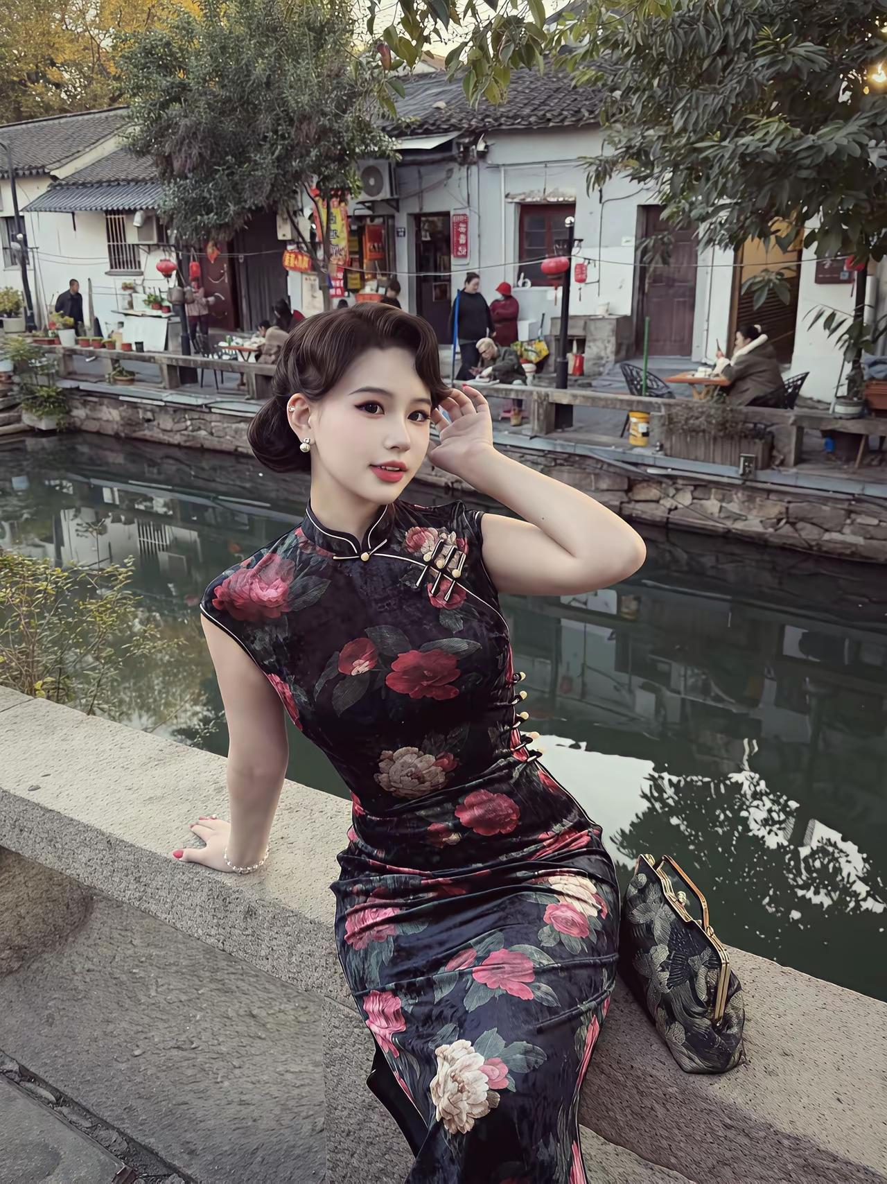 对联上联：小憩；下联：[作揖][作揖][作揖]。