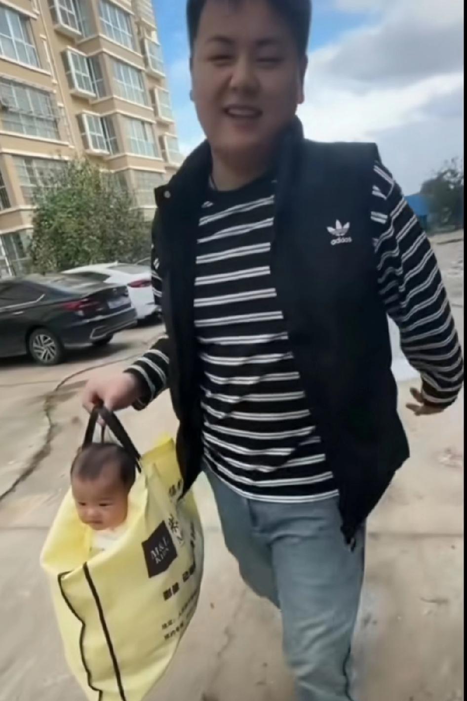 摔不轻，他本能的躲闪了一下，正常男人会把脚伸出去垫一下…这个提手是高温压印的，