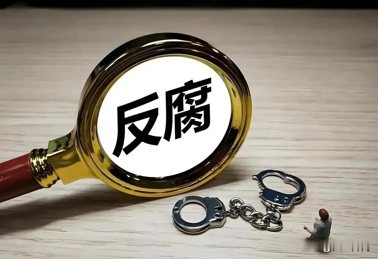 不少人抱有一个简单期待：推行公务员财产全面公开，十年就能基本消灭腐败，还常常拿香