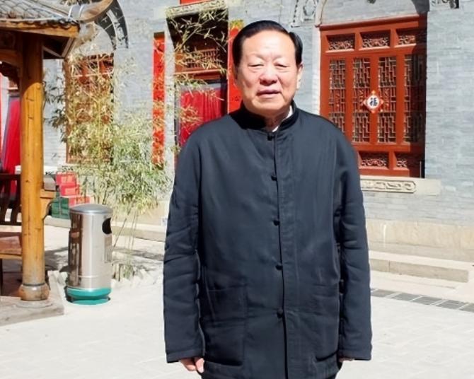 1990年，李鹏总理打电话给国家能源部副部长胡富国：“老胡啊，我今天看了报纸才知