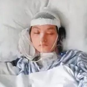 浙江48岁护工，照顾无亲无故植物人女子8年，谁料，女子醒来第一句话竟让她泪流满面