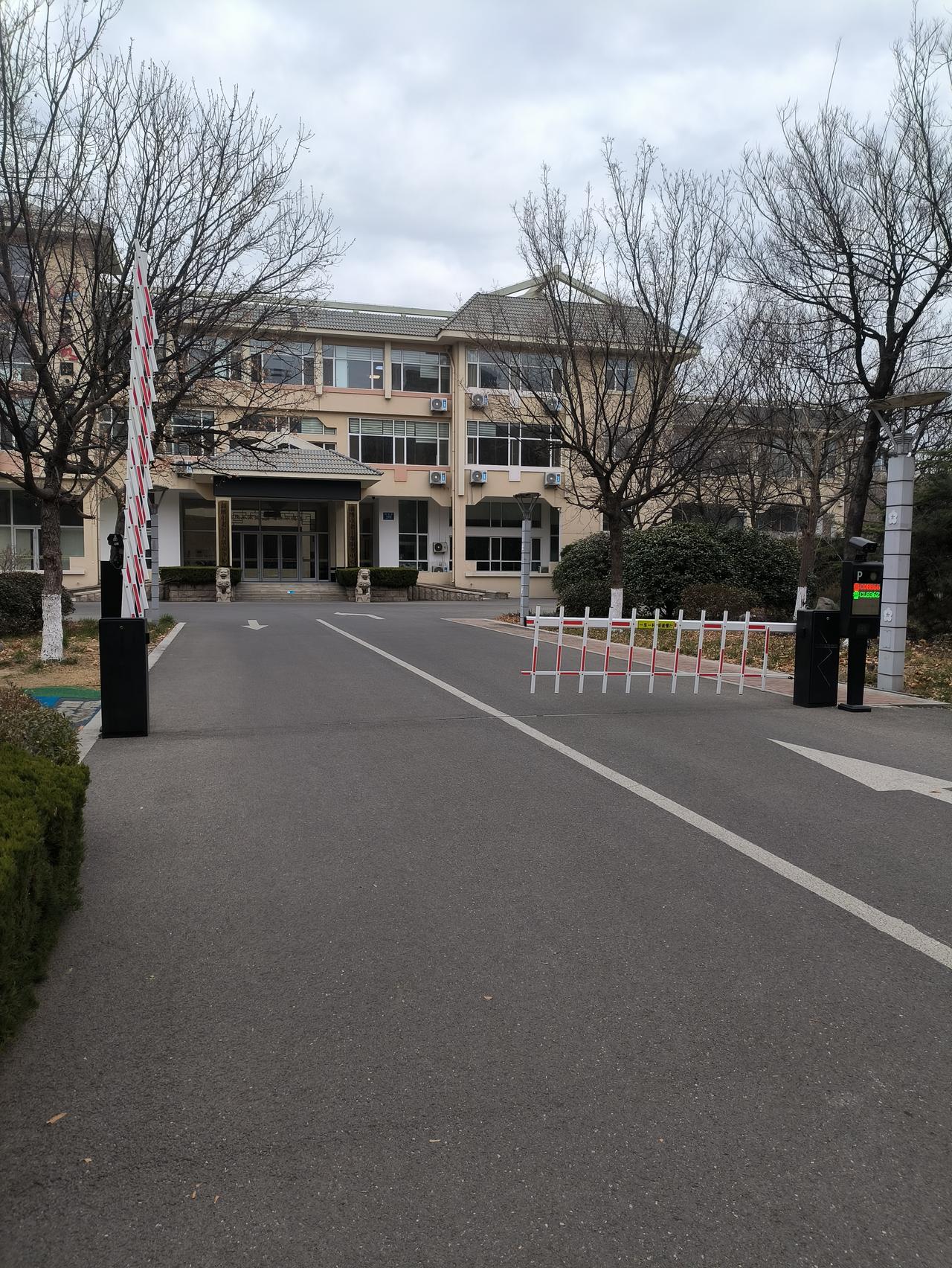 我认为这是淄博最好的单位之一。人少事少，工作单纯。福利待遇是有保障的。各位