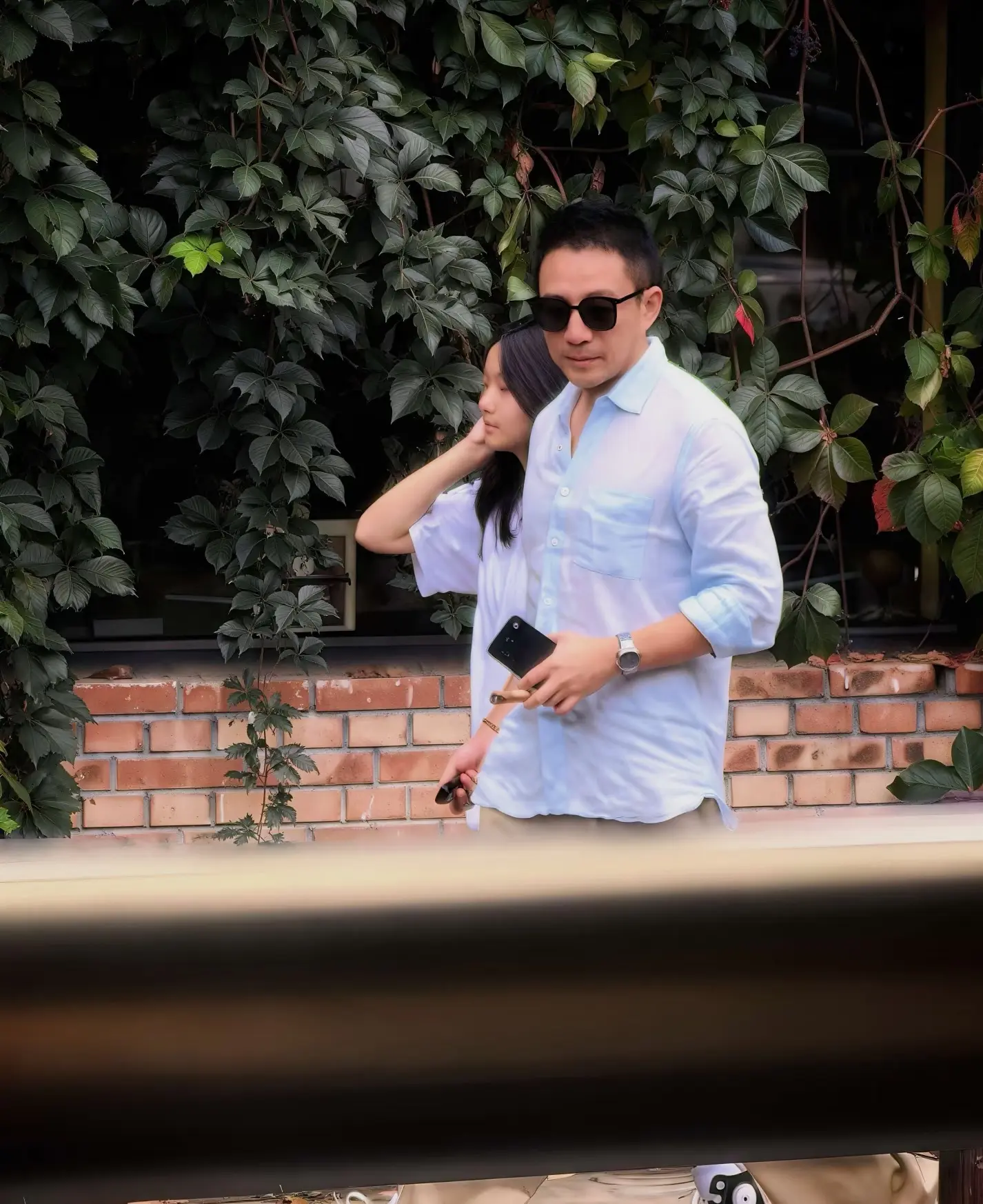 网友北京怀柔偶遇小玥儿，玥儿很像爸爸。网友在北京怀柔偶遇小玥儿，看来小...