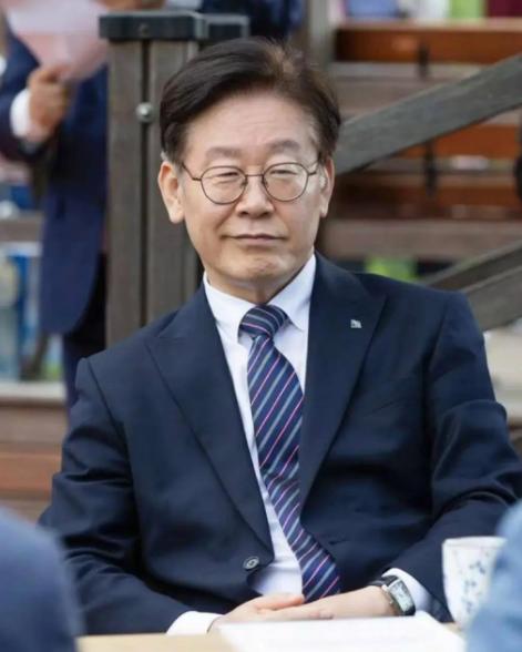 率先打响“第一枪”！李在明高调站队中国台湾，拒不回应赖清德当局！ 12月3日