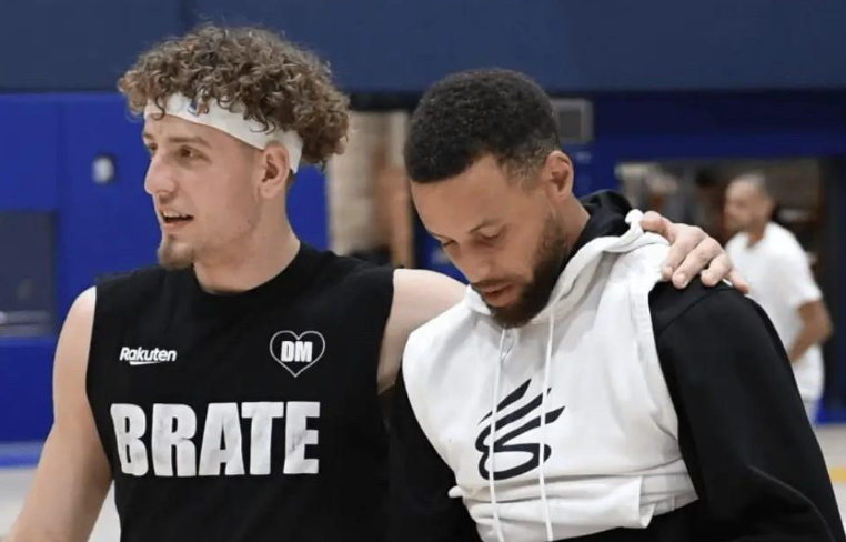 库里要求波杰化繁为简！波杰上限挺高，但受限于既要又要，既要组织权又要出手权！