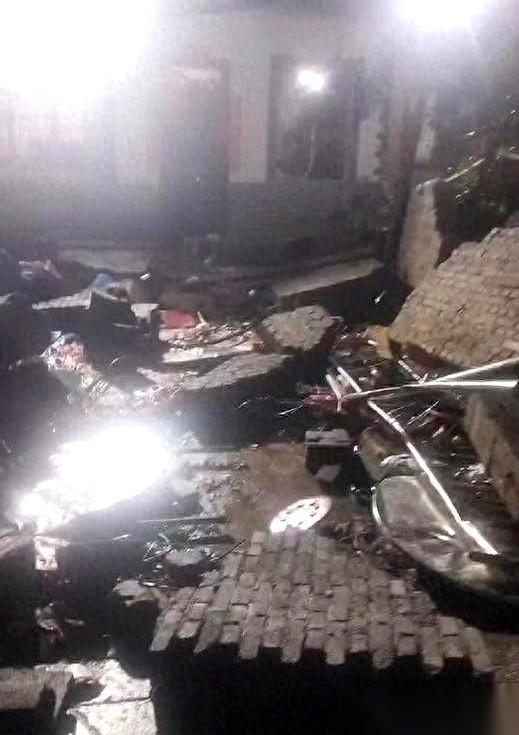 25岁大学刚毕业的姑娘,满心欢喜回老家参加葬礼,谁能想到,竟遭遇飞来横祸!主人