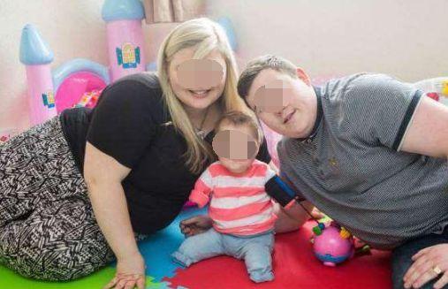 一岁婴儿因疾病被截去四肢与鼻子, 最后以最治愈的笑容温暖世界