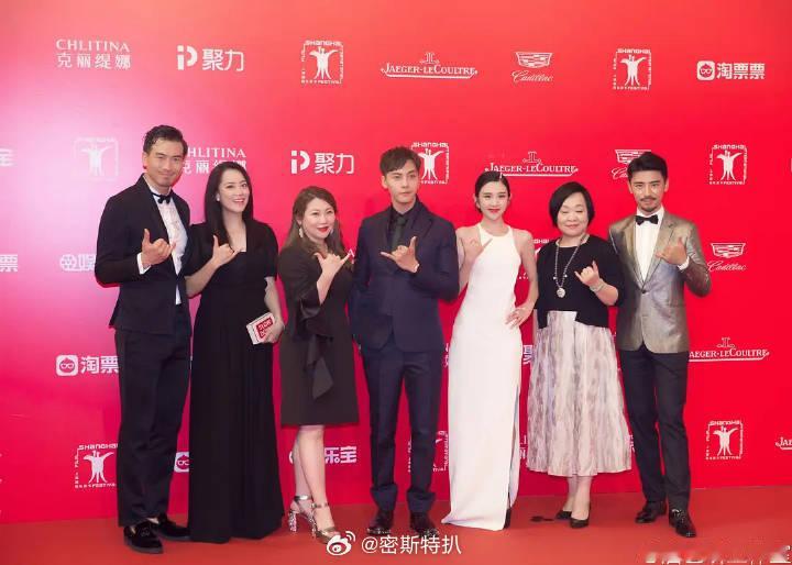 意思是何穗前夫跟现任是同一个公司的同事啊…网传何穗前夫参加过再见爱人​​​