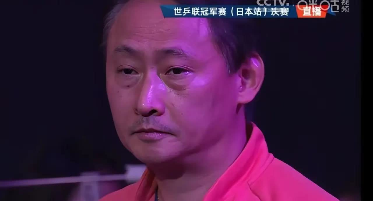奉劝大家一句，千万不要被张本智和的日本球衣骗了。他掀起球衣蒙头庆祝的张扬