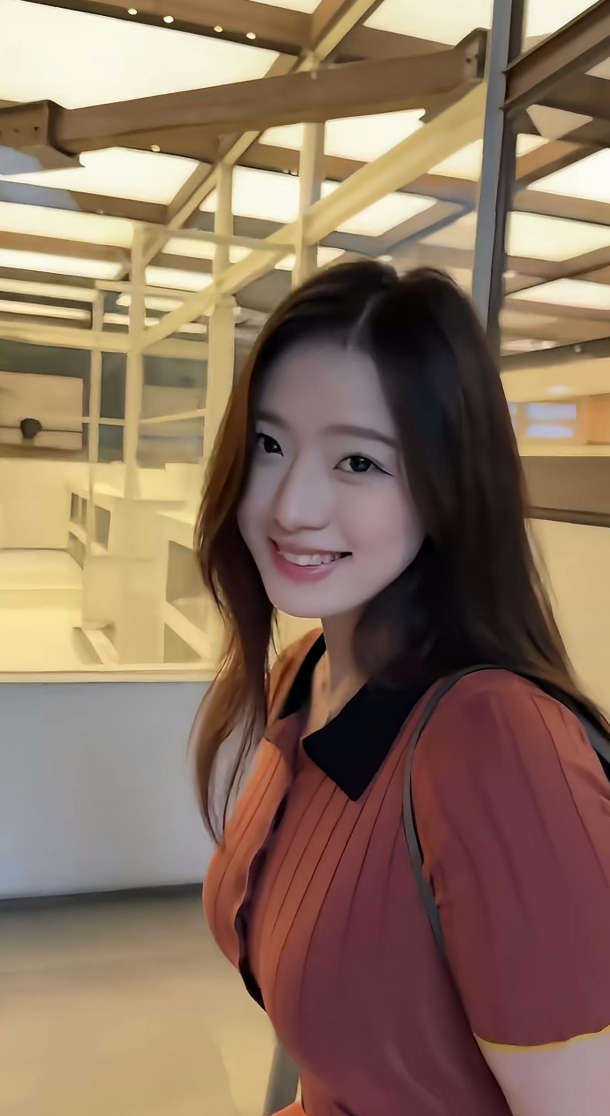 靓丽女孩，笑看风云。
