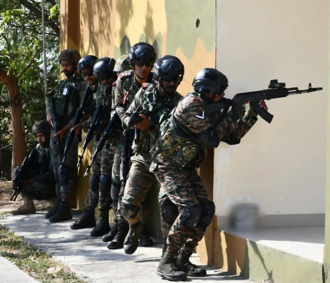 印度人现在开始大量装备AK203