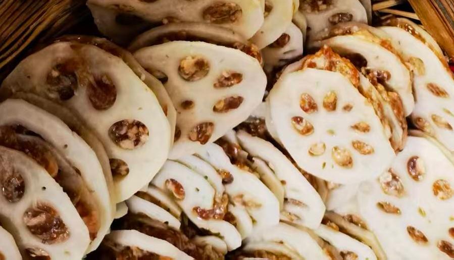 山东农村的年夜饭是不是统一规格的？炖一只鸡，做一条鱼，炸点藕合，炸点带鱼，黄