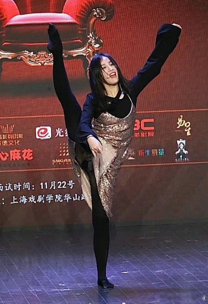 热搜一边造谣白鹿一边卖can最不值得同情的就是这玩意儿白鹿演蚌精vs虞书欣演