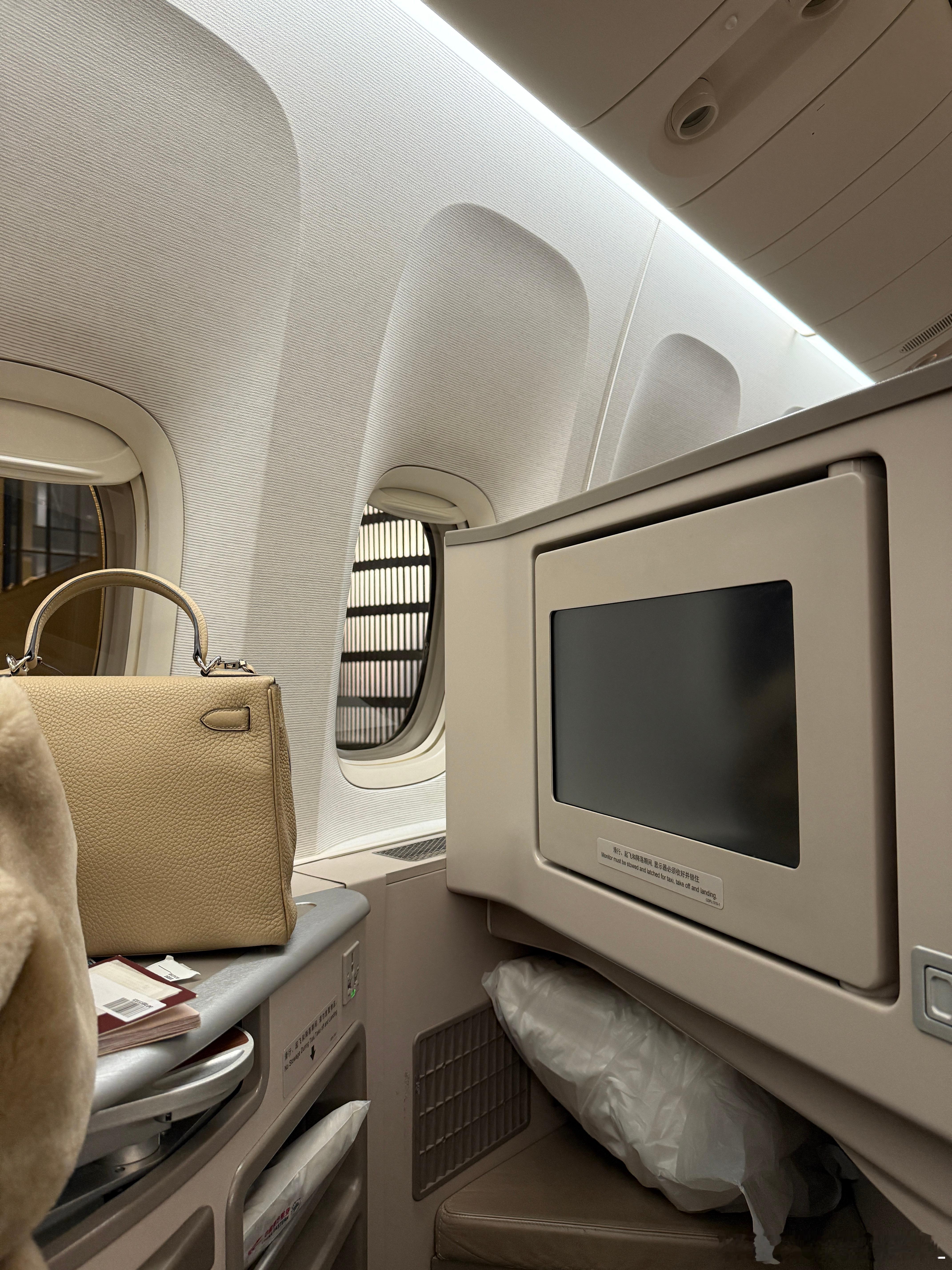 早安呀大家咱就是说一整个闪现，又来英国啦这次来就是放松一下度个假～准备去爱丁堡，