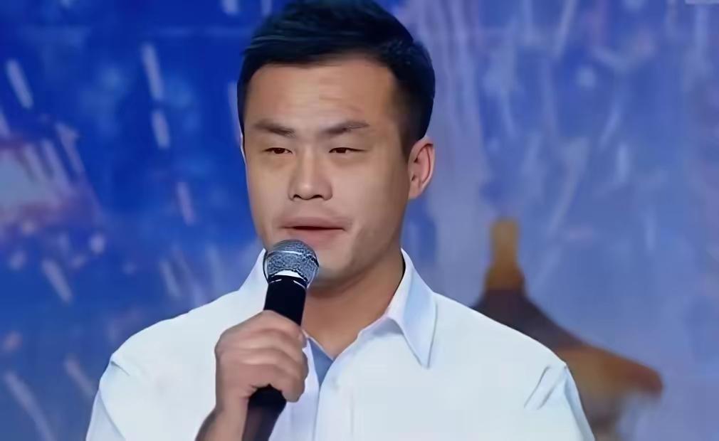 2000年，一位20岁的犯人在狱中爱上了女教官，向她大胆表白后，女教官塞给他一张