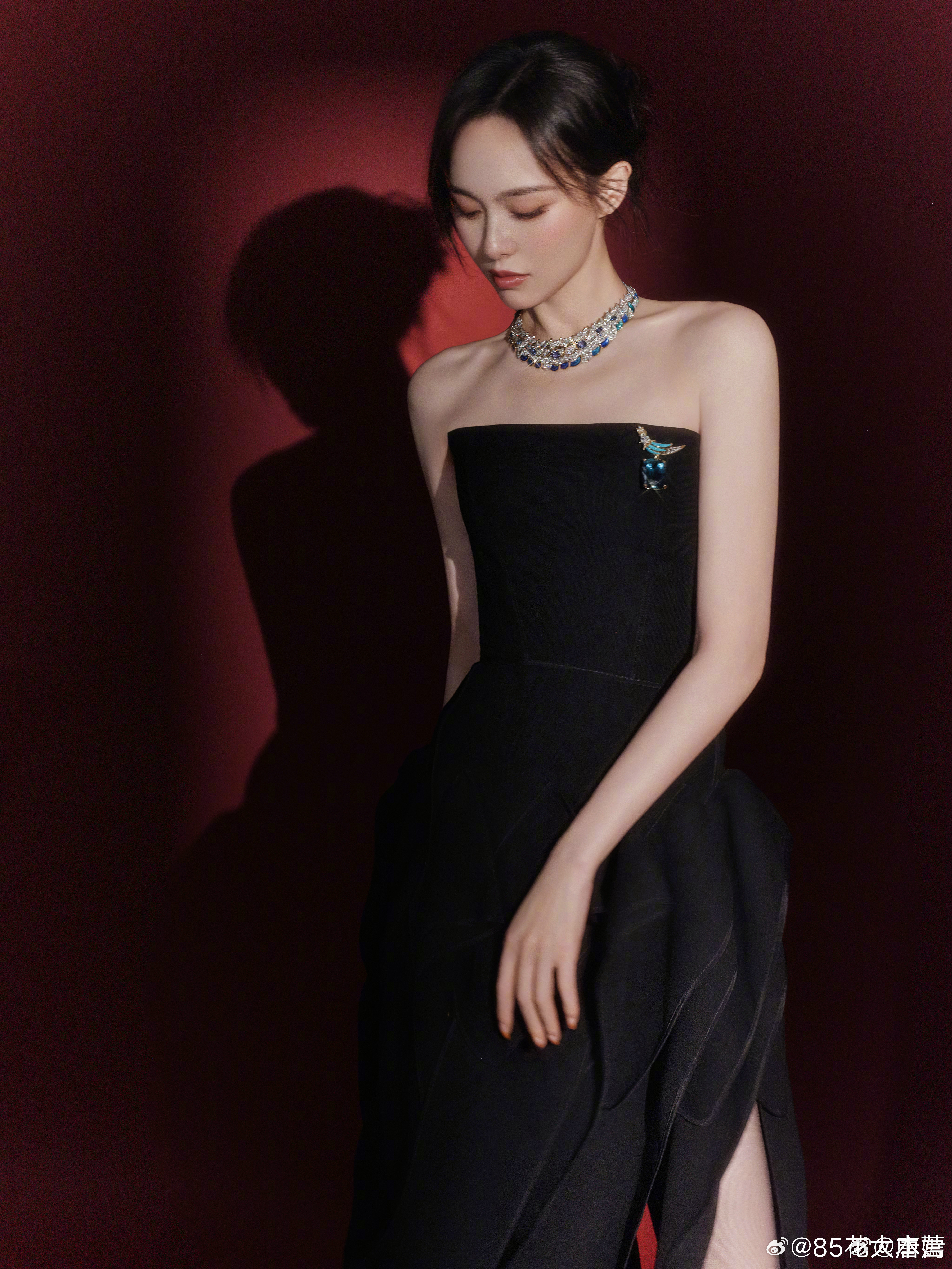 唐嫣今日品牌活动出图～完全适配高级珠宝的美貌和气质！新妆容也很美～唐嫣高级珠宝大