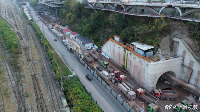 【#重庆一大批路桥隧项目建设取得新进展#】4月20日，重庆市住房城乡建委发布消息