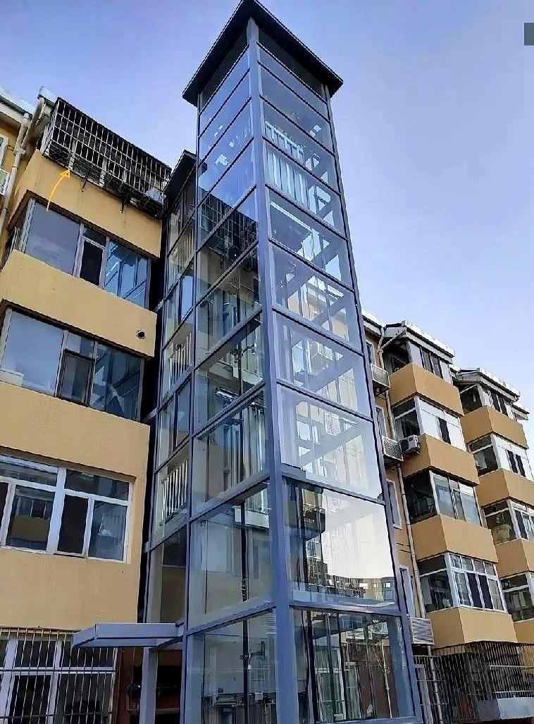 今天下楼，5楼邻居跟我吐槽，6楼当初死活不愿装电梯，现在却每次都蹭电梯到5楼再回