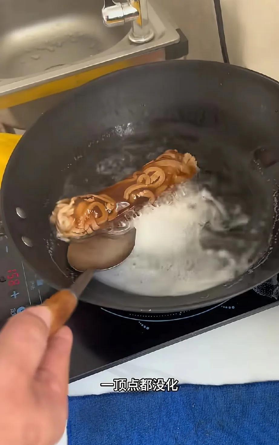 这种皮冻能不吃尽量别吃已经有博主测试过了，按道理来说皮冻就是猪皮经过长时间熬制